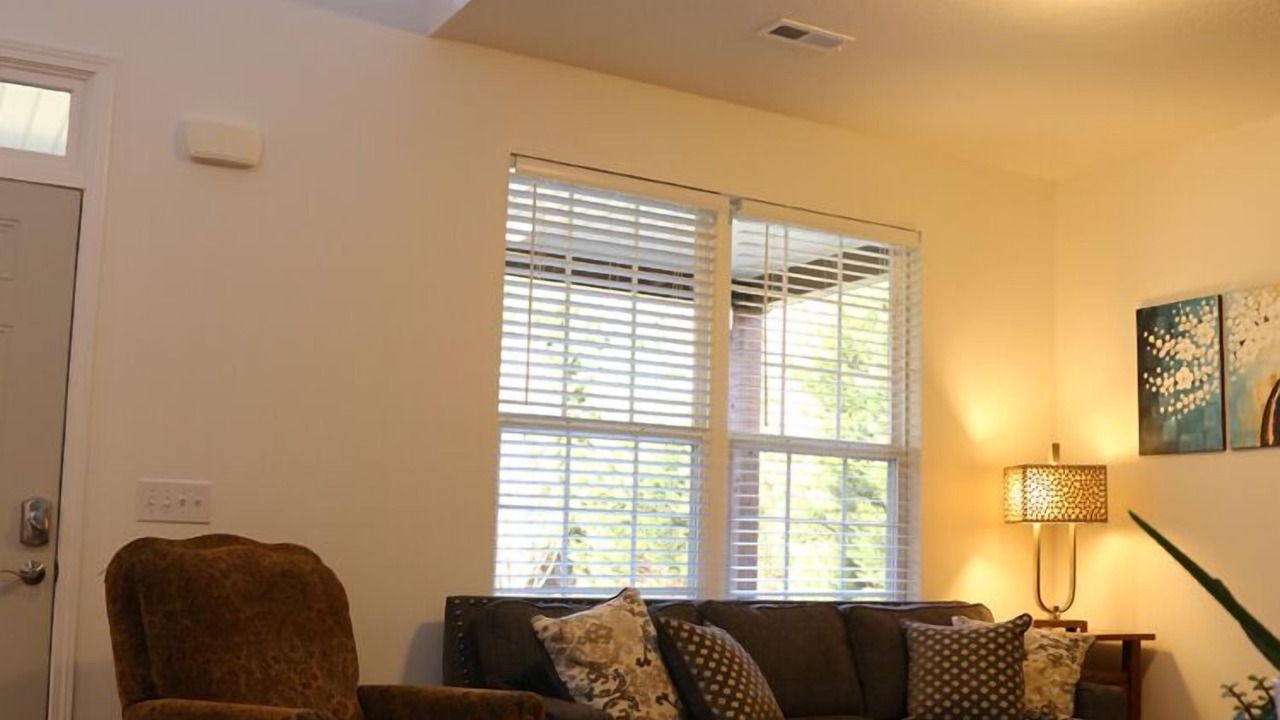 Photo of Livingroom in Candler