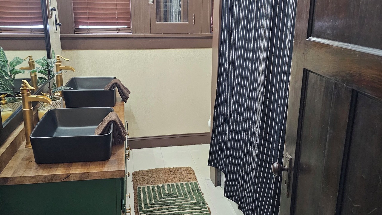 Photo of Bathroom in La Follette