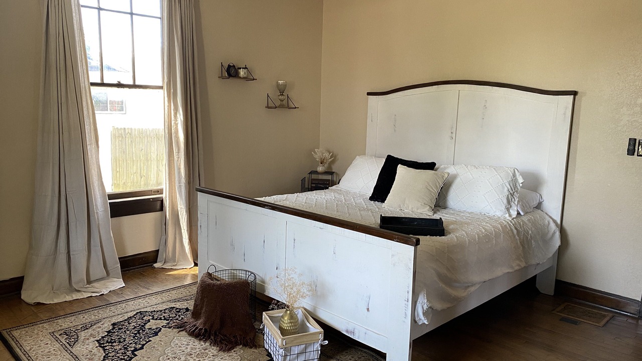 Photo of Bedroom in La Follette