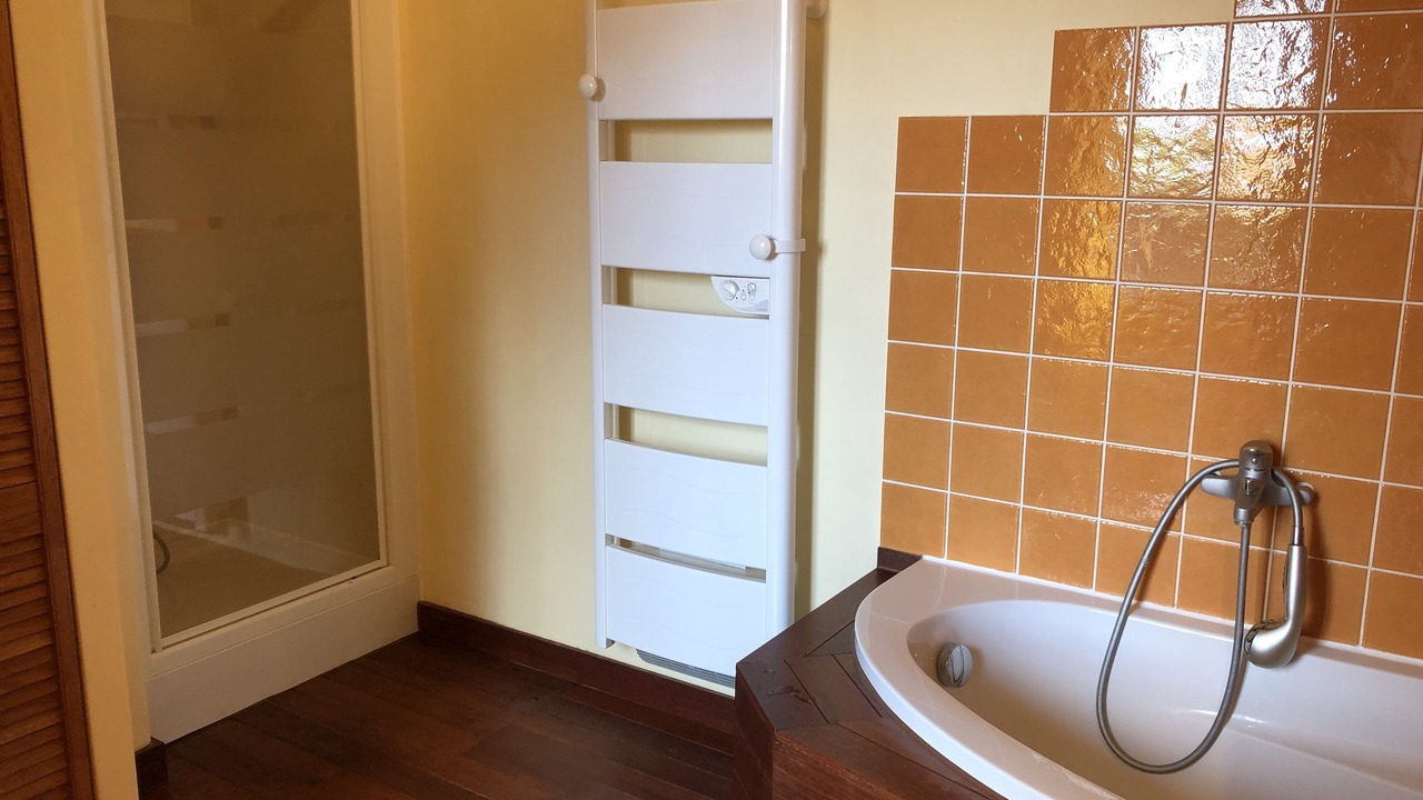 Photo of Bathroom in St Benoist-sur-Mer