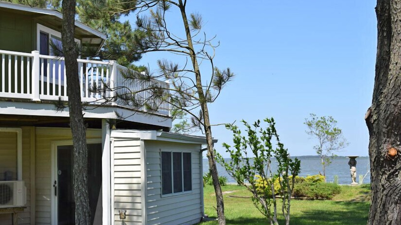 Photo of Others in Deep Hole