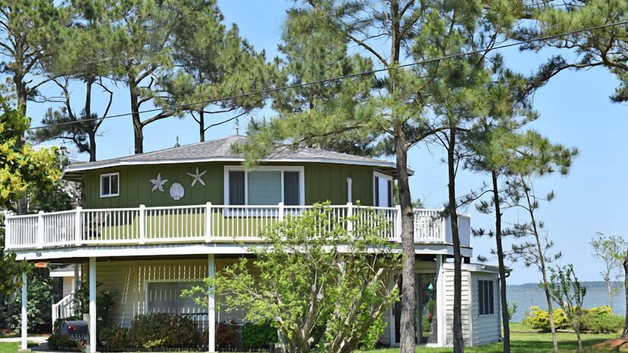 Photo of Others in Deep Hole