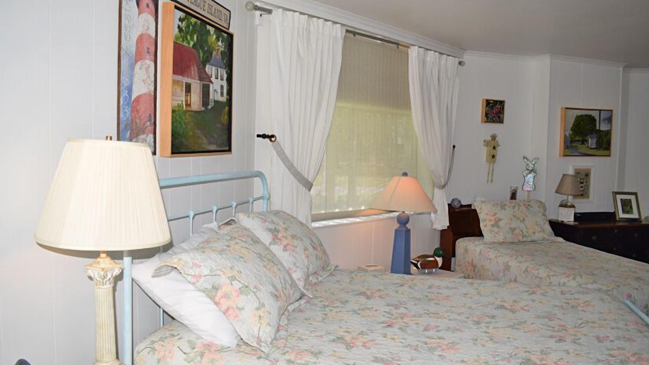 Photo of Others in Deep Hole