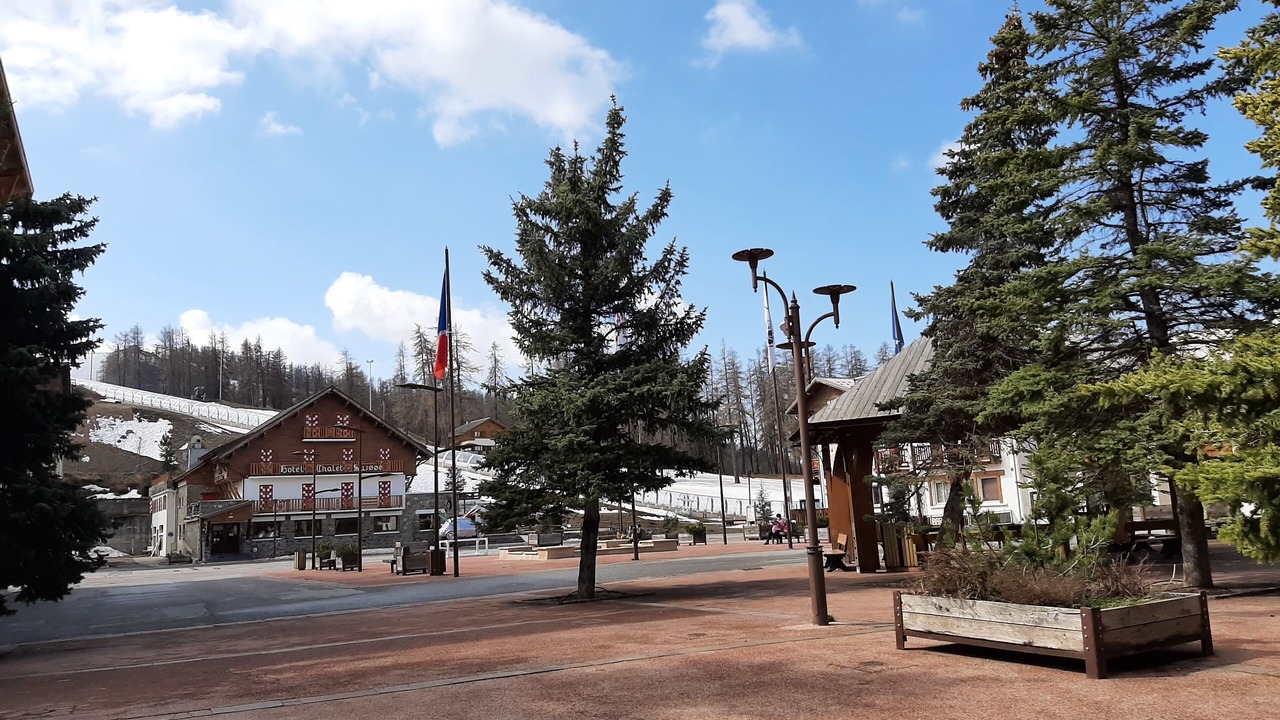 Photo of Others in Peone