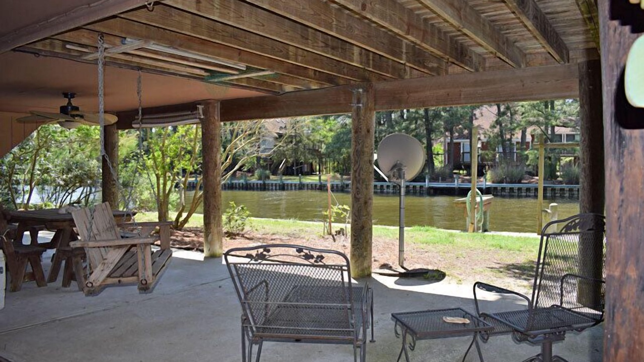 Photo of Bedroom in Deep Hole