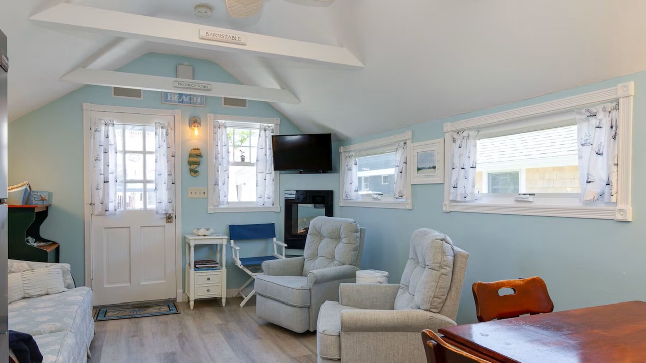 Photo of Livingroom in Popponesset