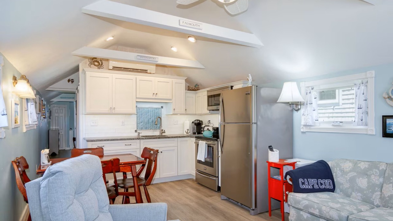 Photo of Livingroom in Popponesset