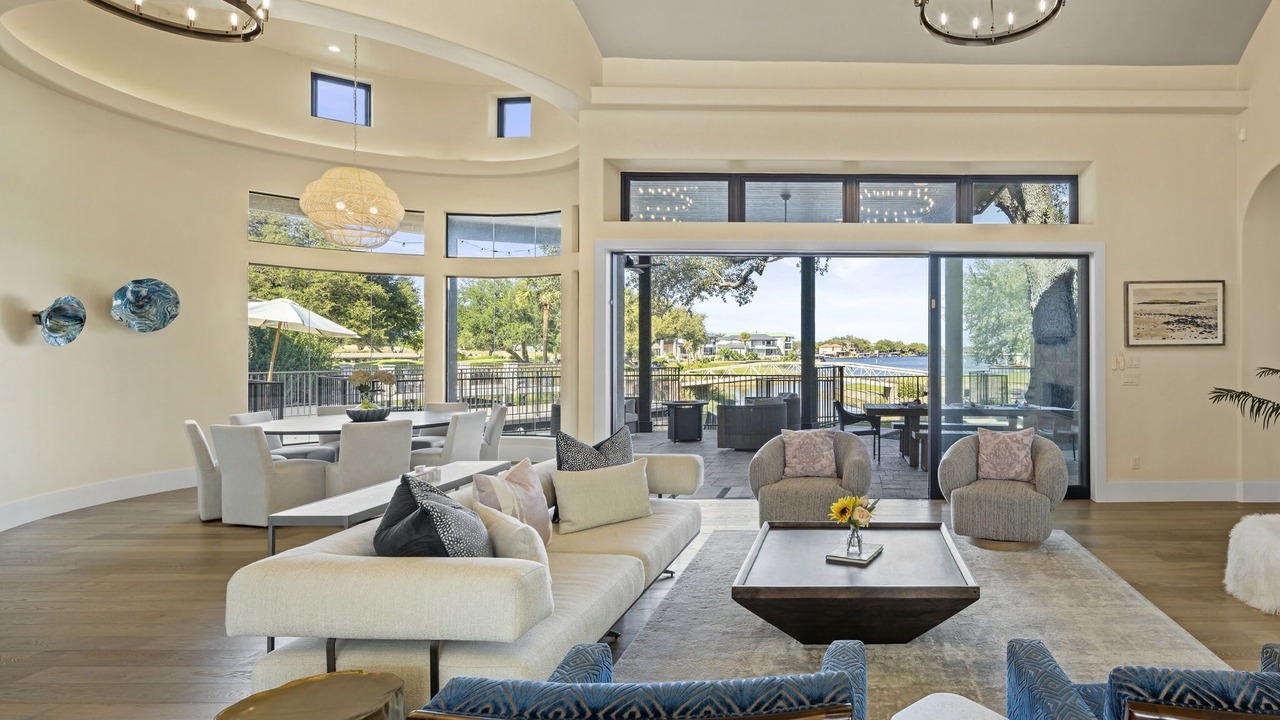 Photo of Livingroom in Horseshoe Bay West