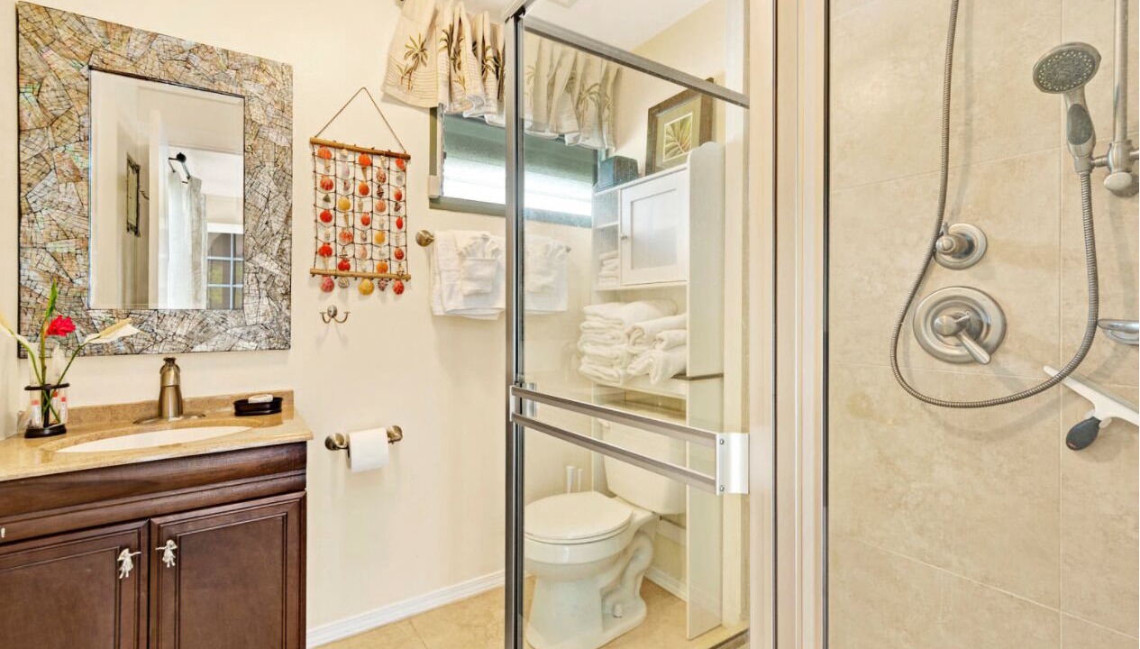 Photo of Bathroom in Waimanalo