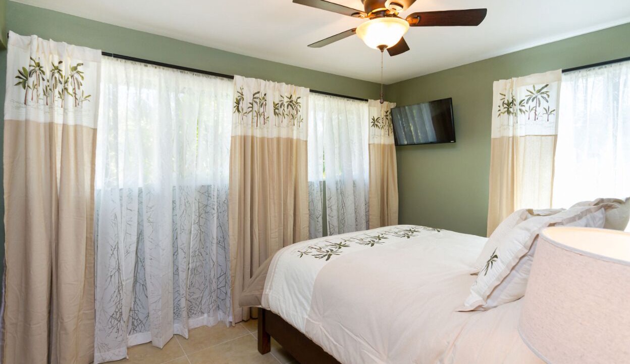 Photo of Bedroom in Waimanalo Beach