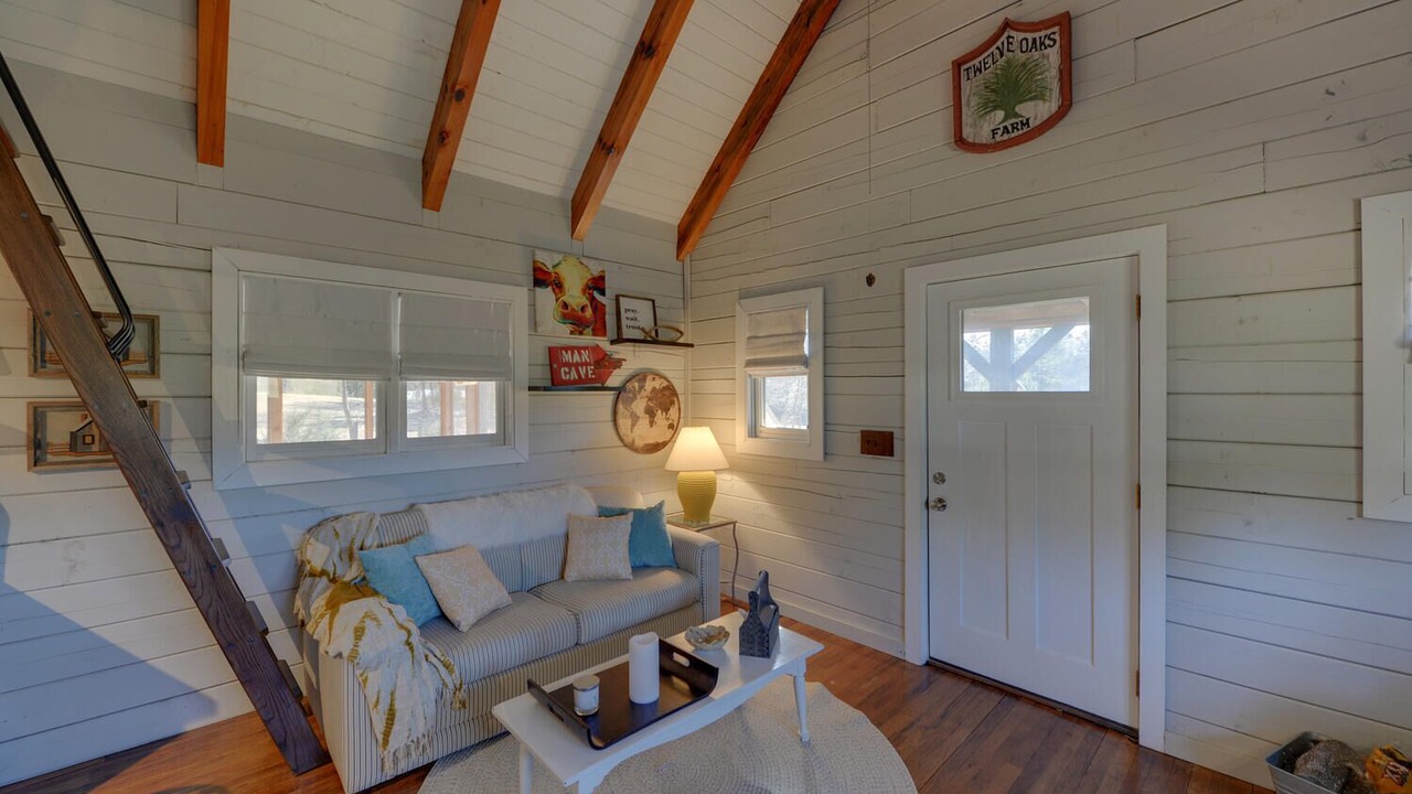 Photo of Livingroom in Hartwell