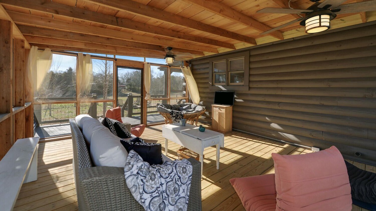 Photo of Livingroom in Hartwell
