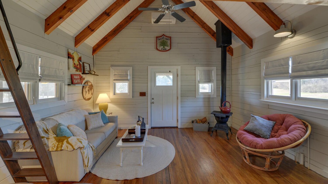 Photo of Livingroom in Hartwell