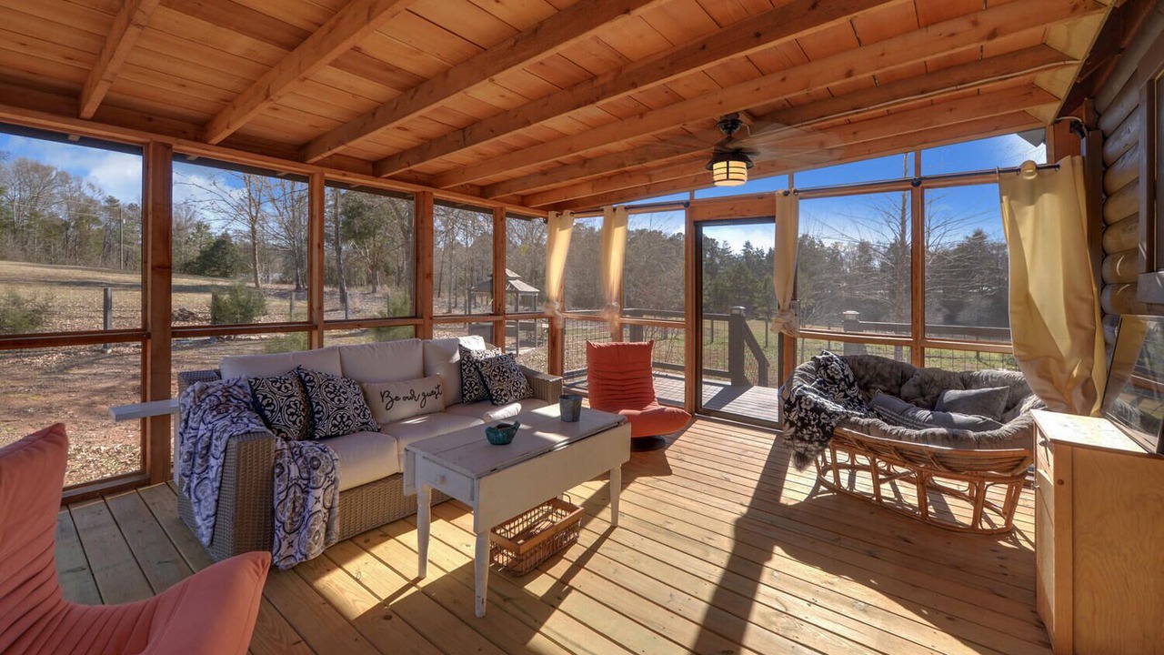 Photo of Livingroom in Hartwell
