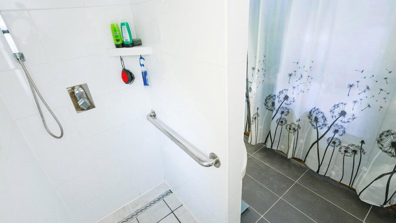 Photo of Bathroom in Seaton