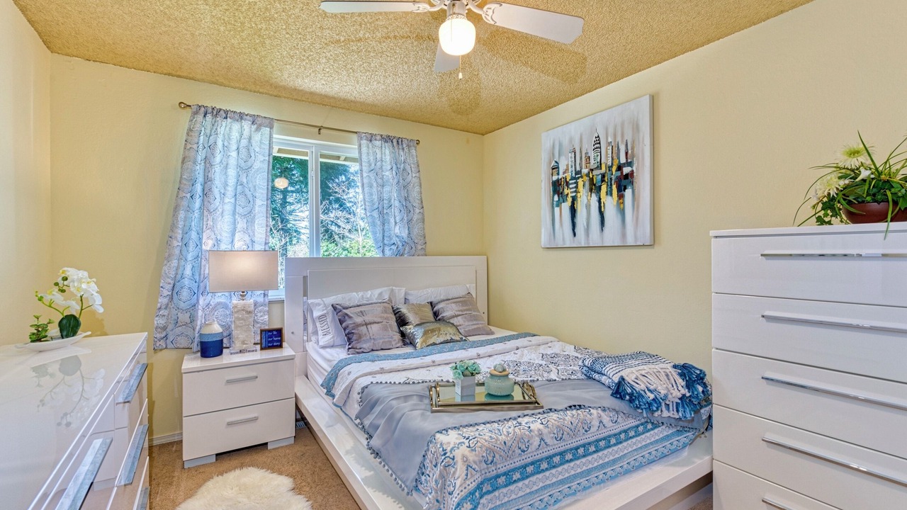 Photo of Bedroom in Cougar Mountain