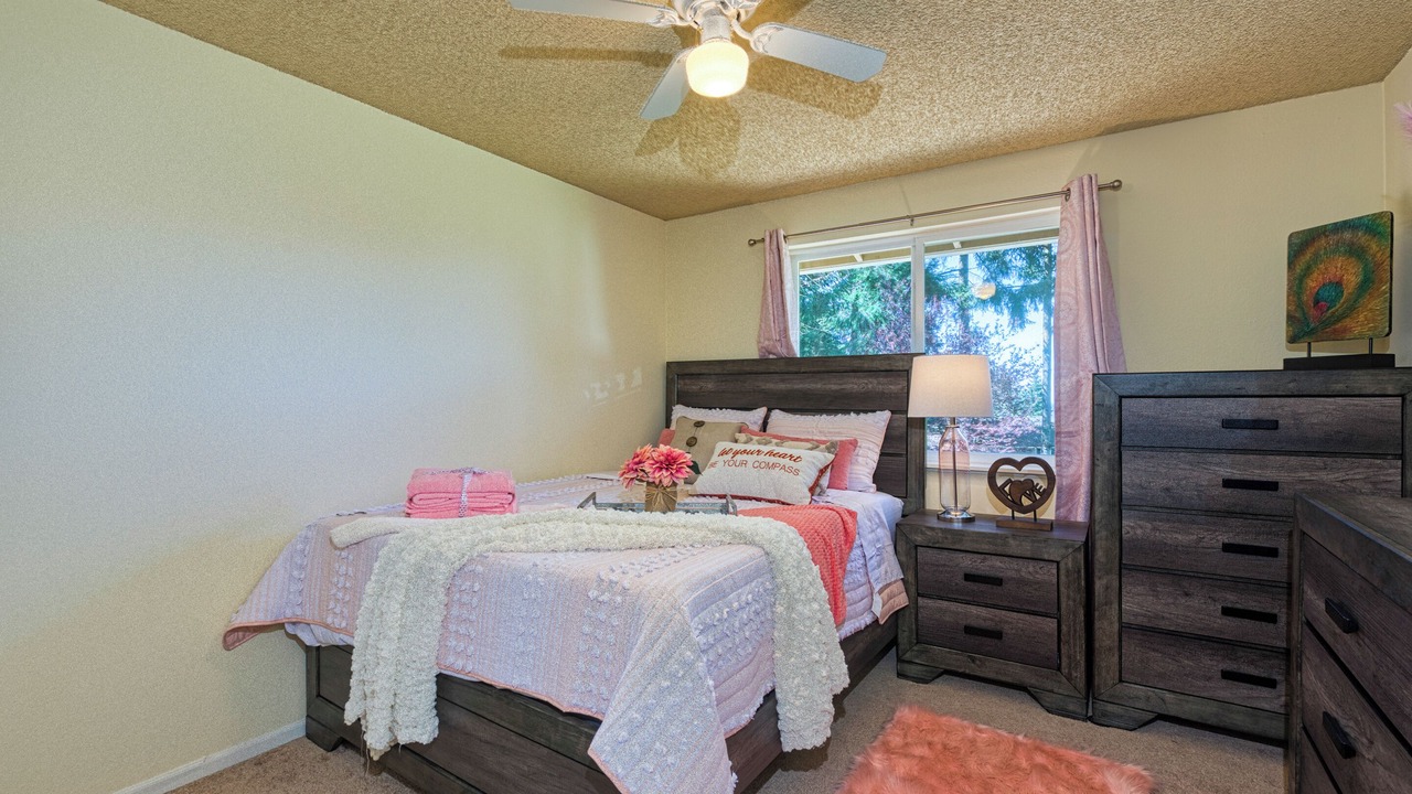 Photo of Bedroom in Cougar Mountain
