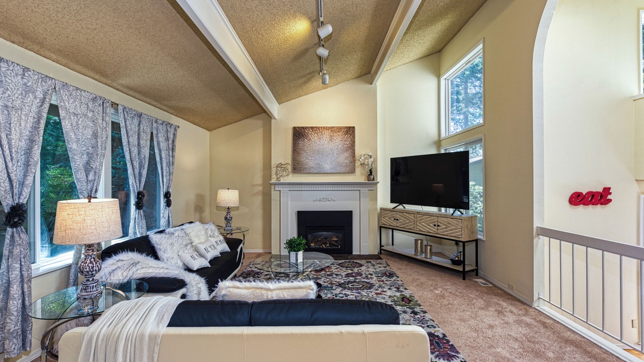 Photo of Livingroom in Cougar Mountain