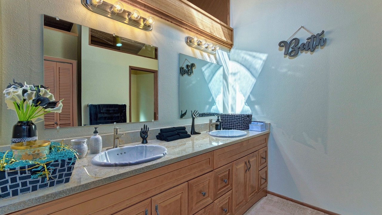 Photo of Bathroom in Cougar Mountain