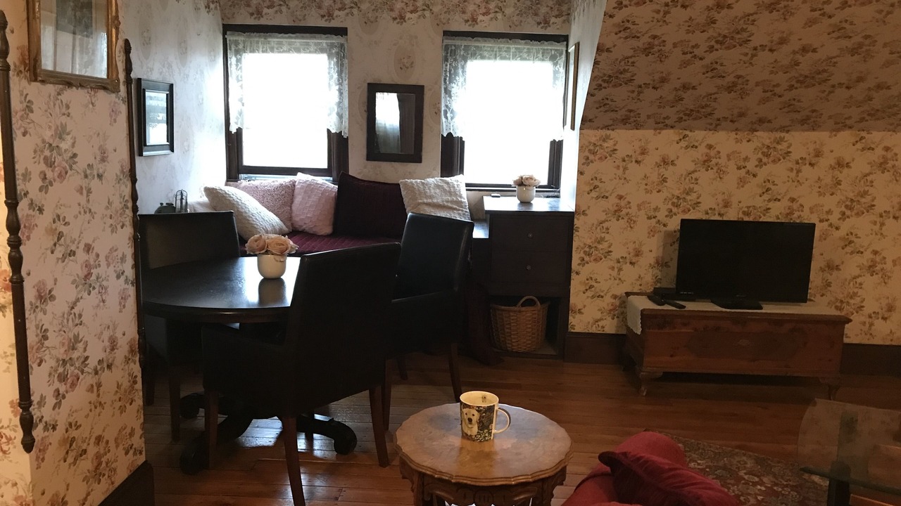 Photo of Livingroom in Queensbury