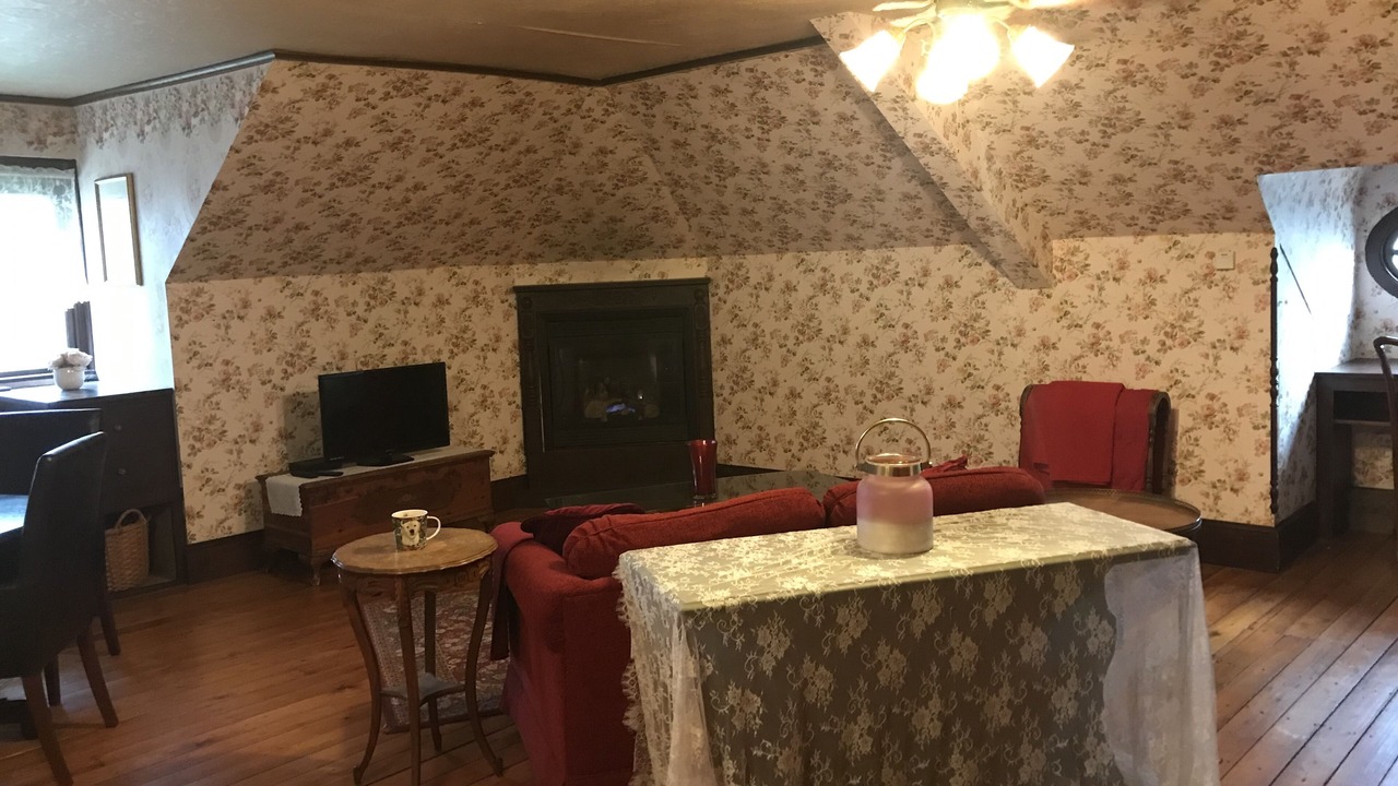 Photo of Livingroom in Queensbury