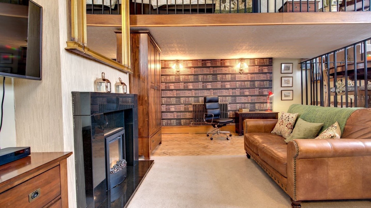 Photo of Livingroom in Swinton