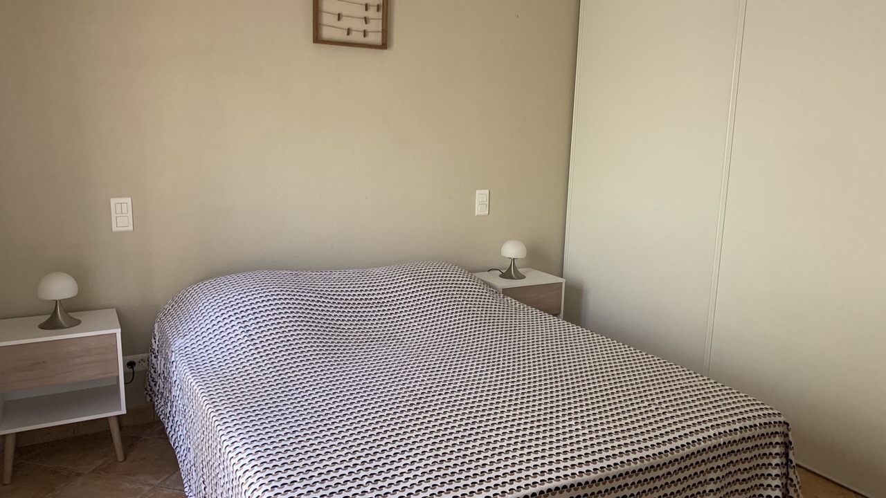 Photo of Bedroom in Montaren-et-Saint-Mediers