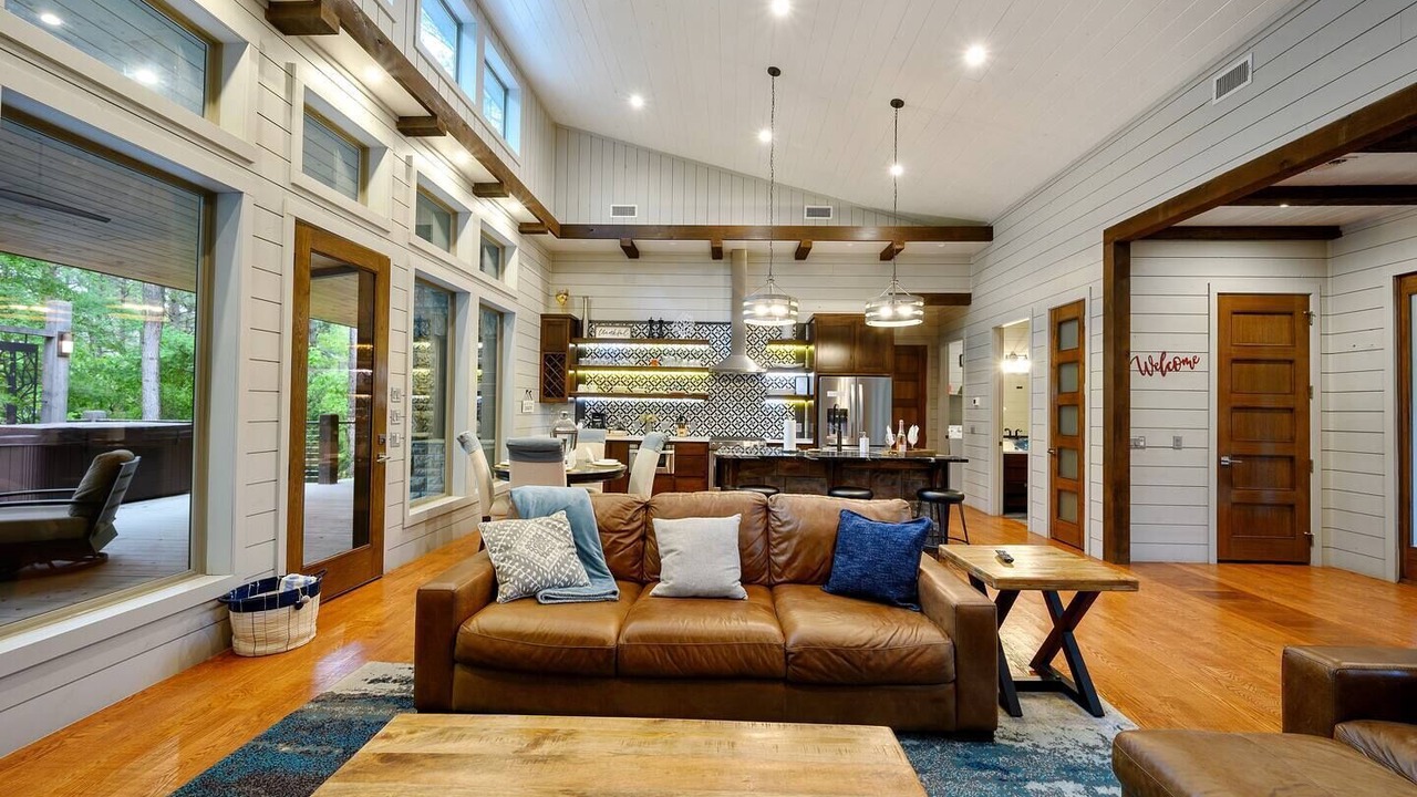 Photo of Livingroom in Hochatown