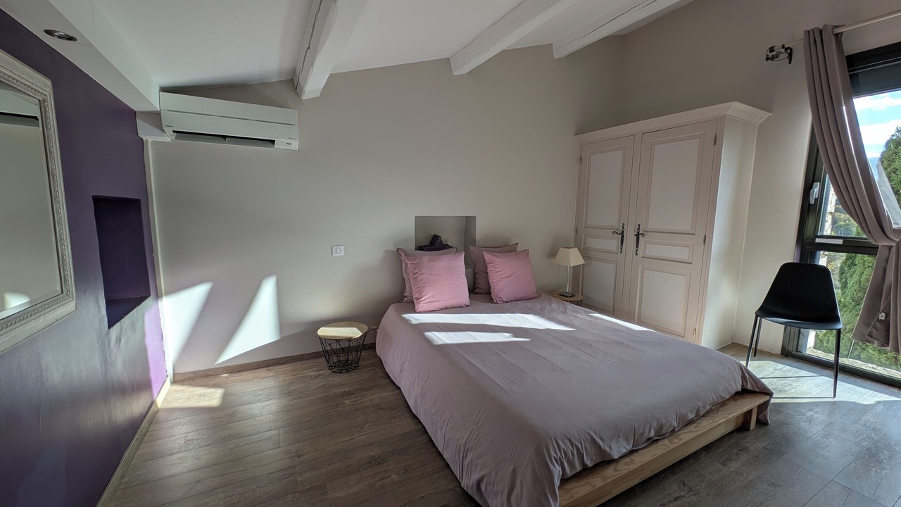 Photo of Bedroom in Rousson