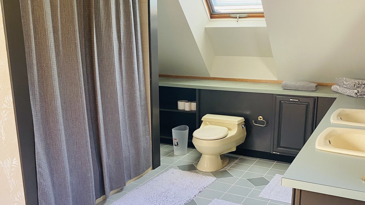 Photo of Bathroom in Sunset