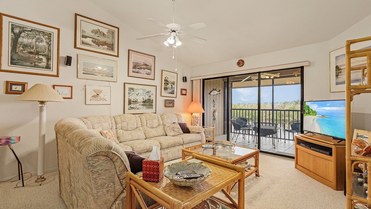 Photo of Livingroom in Bokeelia