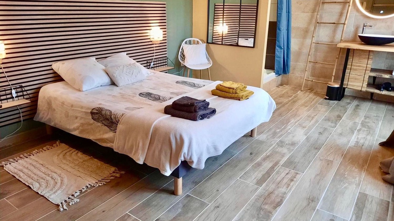 Photo of Bedroom in Brain-sur-Allonnes