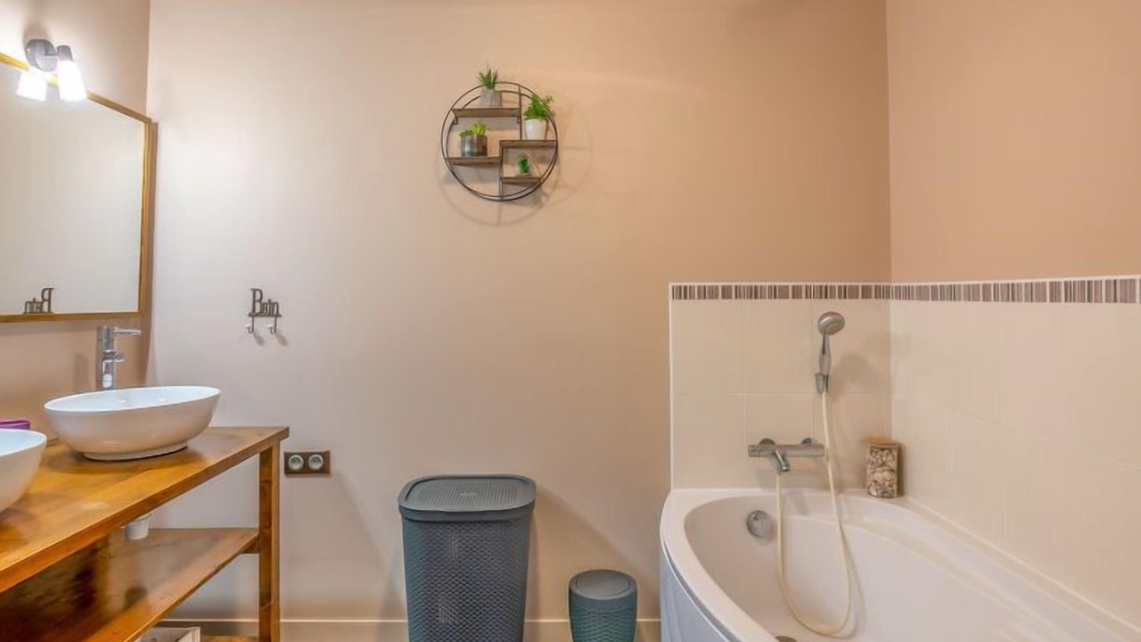 Photo of Bathroom in La Madeleine-Bellevue