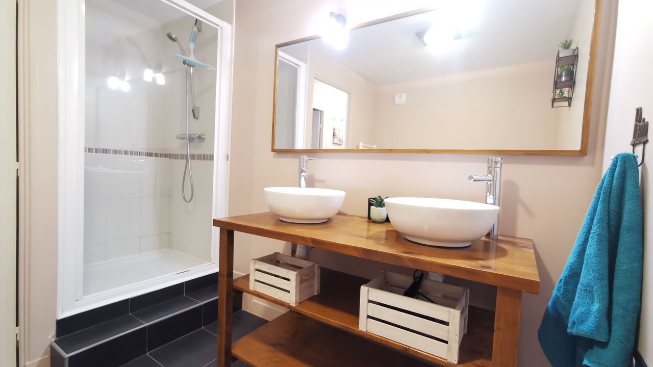 Photo of Bathroom in La Madeleine-Bellevue