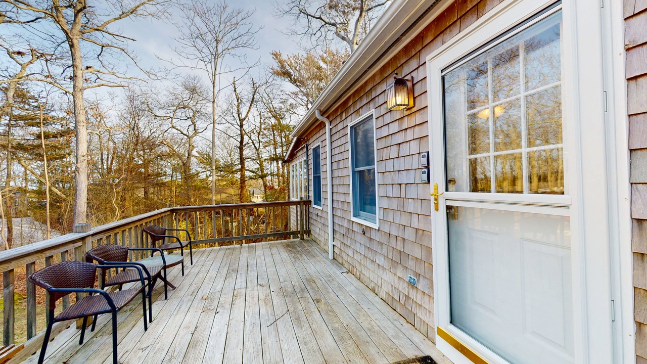 Photo of Patio Balcony in Cedar Bushes