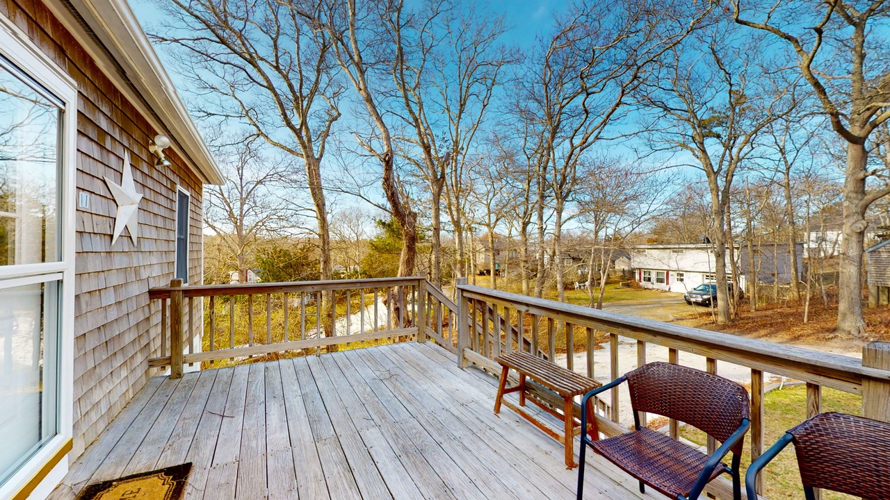 Photo of Patio Balcony in Cedar Bushes