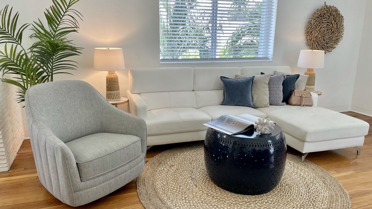 Photo of Livingroom in Surfside