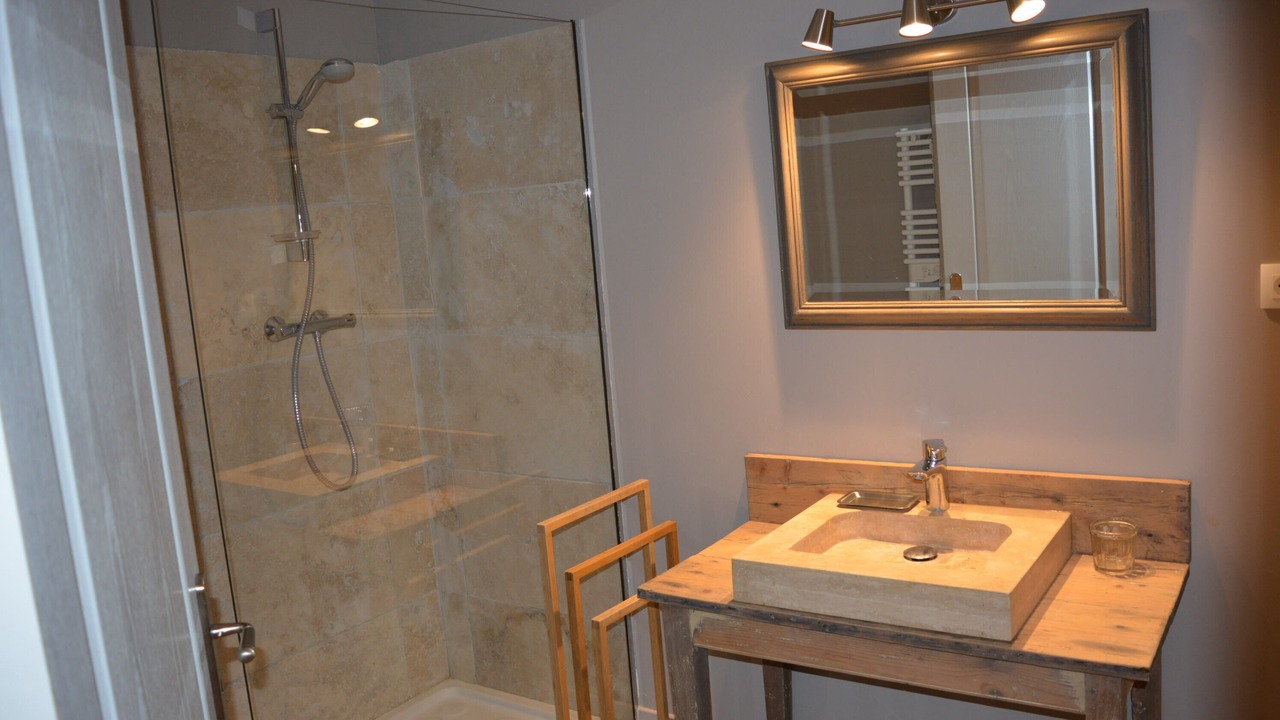 Photo of Bathroom in Quins