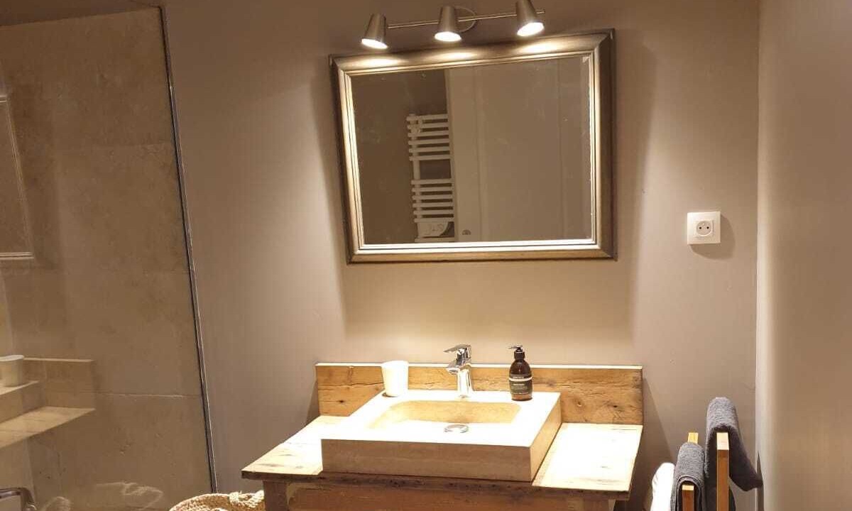 Photo of Bathroom in Quins