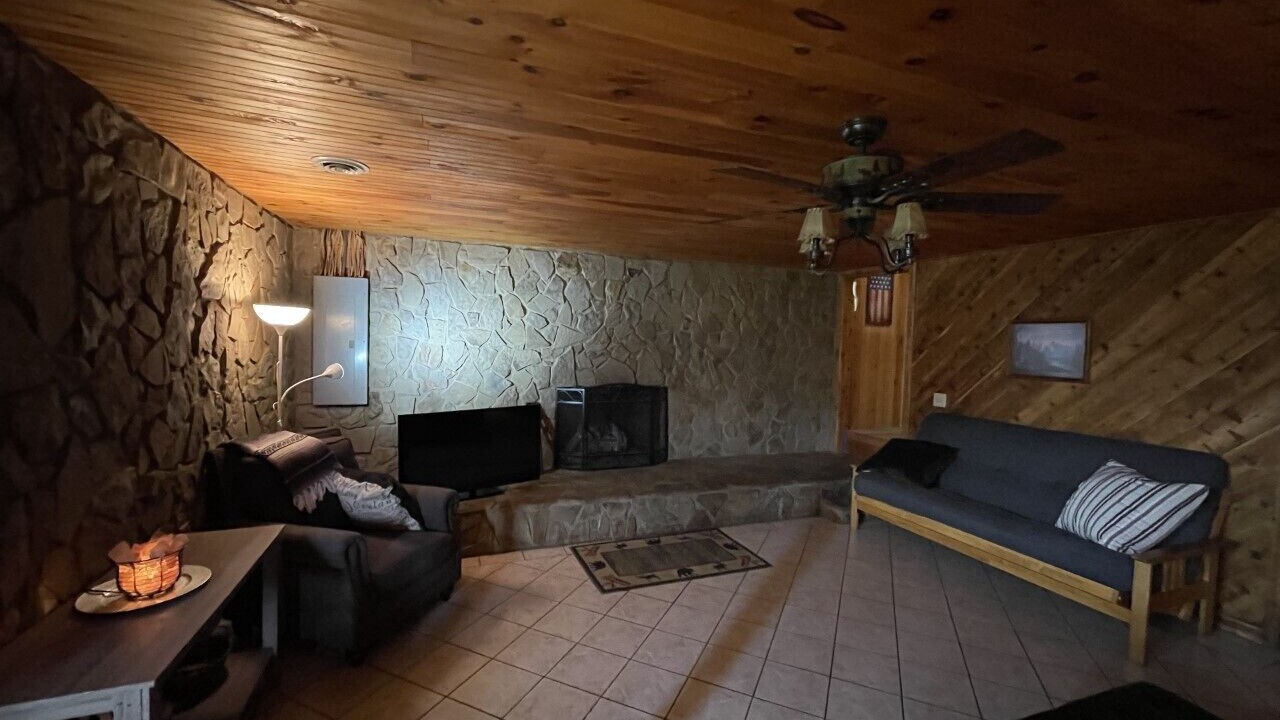 Photo of Livingroom in Rogersville