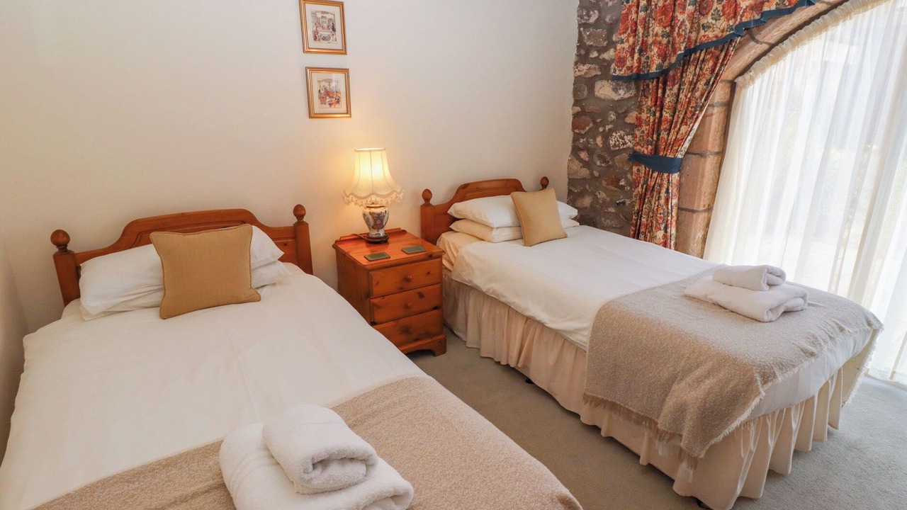 Photo of Bedroom in Akeld