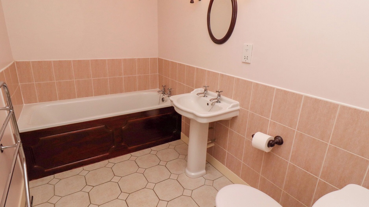 Photo of Bathroom in Akeld