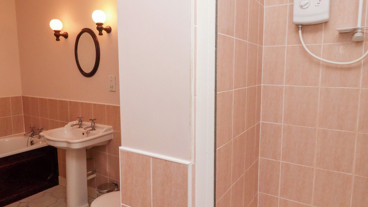 Photo of Bathroom in Akeld