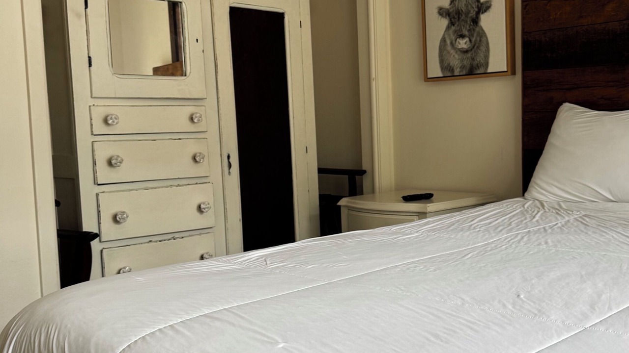 Photo of Bedroom in North Austin Civic Association