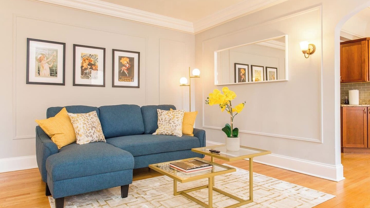 Photo of Livingroom in Streeterville