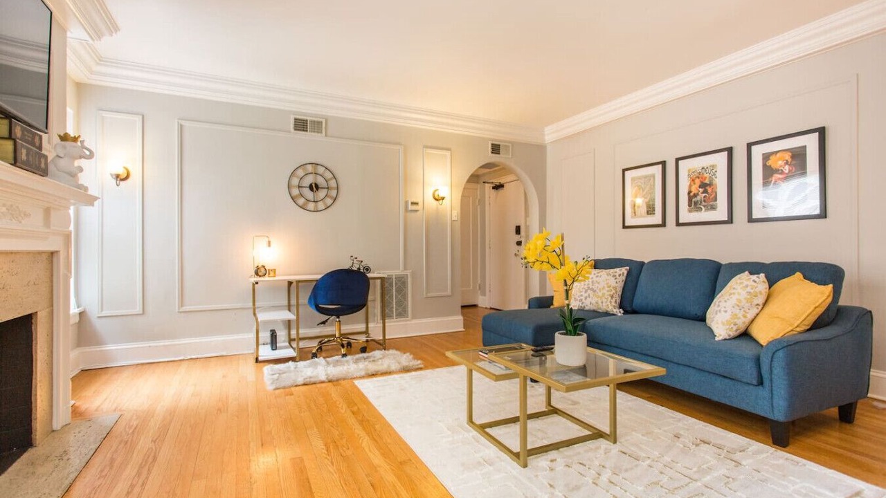 Photo of Livingroom in Streeterville