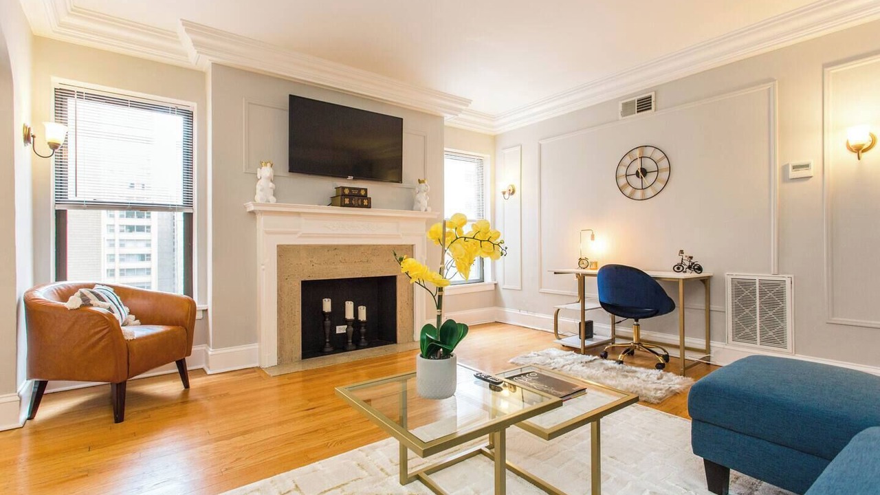 Photo of Livingroom in Streeterville