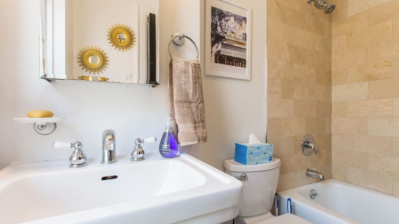 Photo of Bathroom in Streeterville