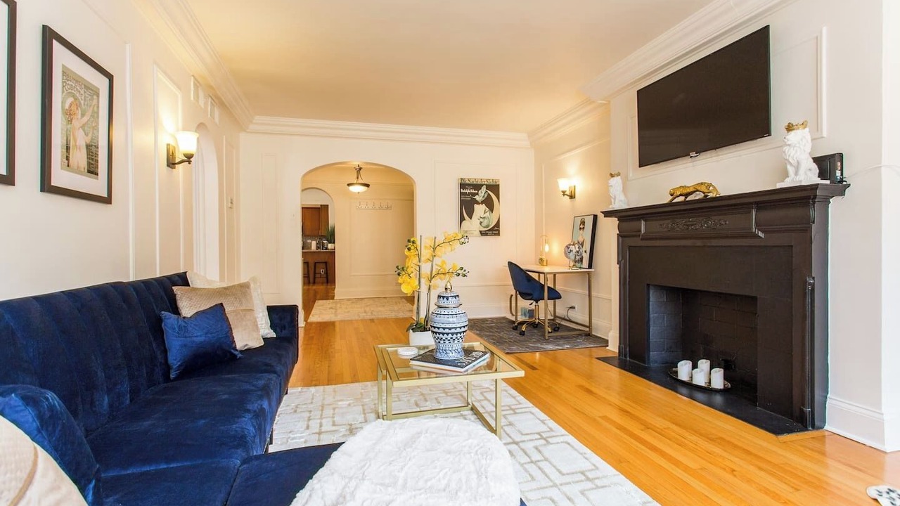 Photo of Livingroom in Streeterville