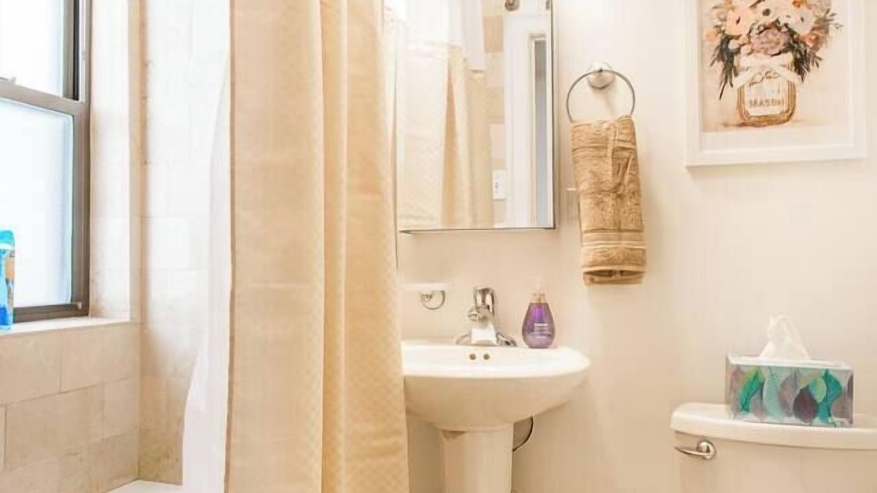 Photo of Bathroom in Streeterville